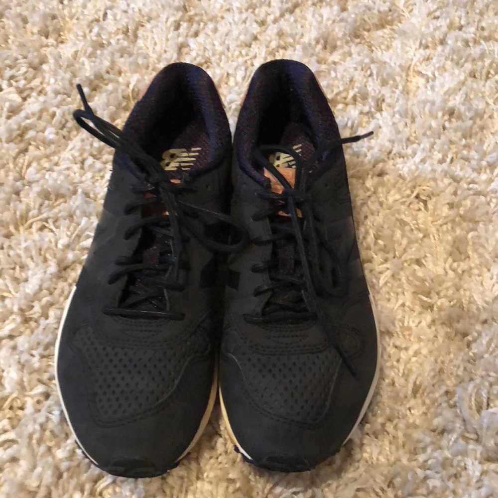 New balance tennis shoes size 7.5